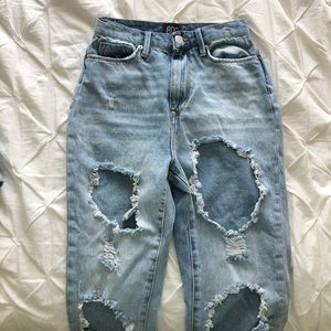 urban outfitters mom jeans 24